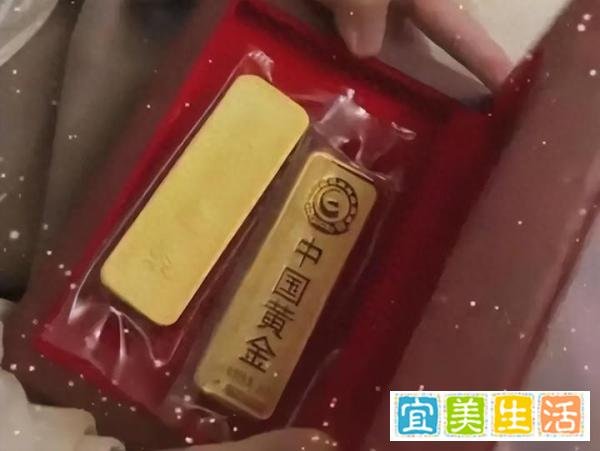 幼儿园男孩送女孩金条后续，金条已还回，女孩父母颜值高涨8万粉