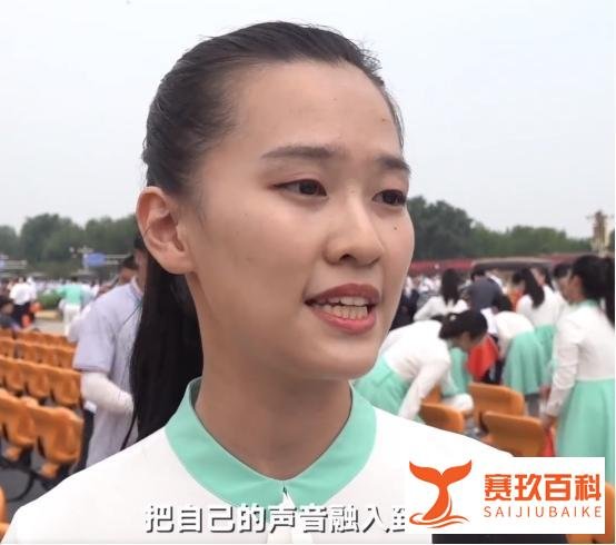 以党员身份参加大会的北大学生柏艾辰，网友：言谈举止堪比记者！