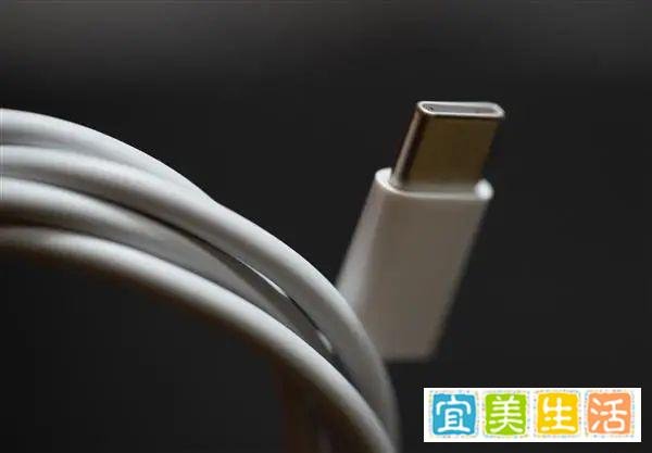 明年之后AirPods也将改为USB-C充电口!