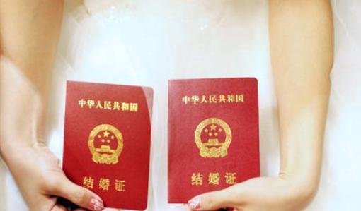 大学生领证1小时就闹离婚，法院：有一定感情基础，不准离
