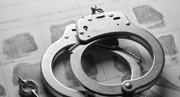 男子18万卖5个亲生孩子被判10年 这是咋情况？