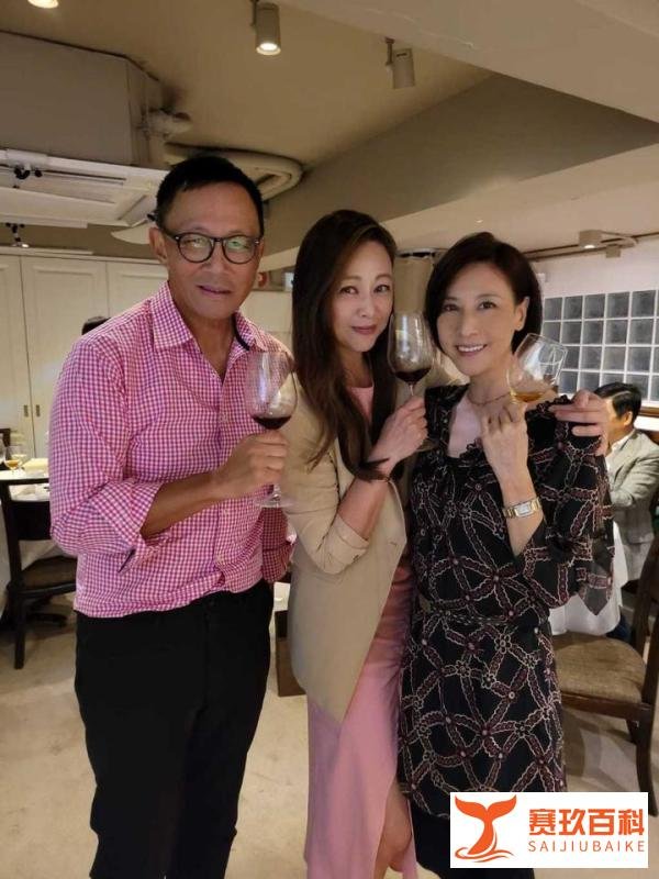 王馨平为舅父庆生，87岁曾江精神十足状态超好，周慧敏留言送祝福