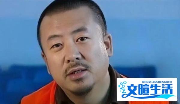 瘫痪老人看谍战片时突然神色激动,指着电视机大喊:就是他害了我