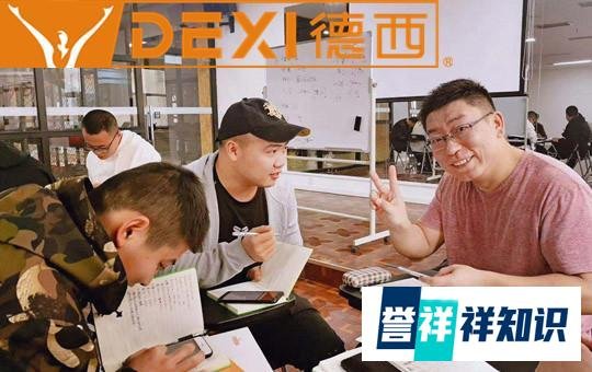 私人健身教练培训学费多少钱？