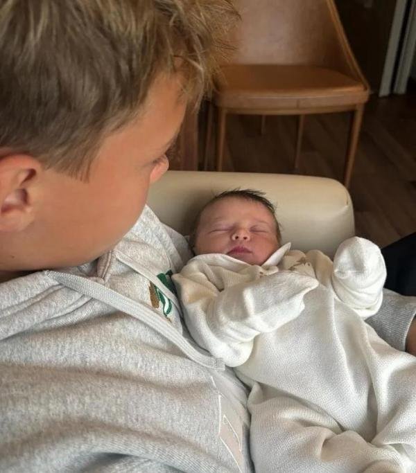 疯狂！3个孩子3个妈：二胎出生9个月后，32岁内马尔又喜迎三孩！