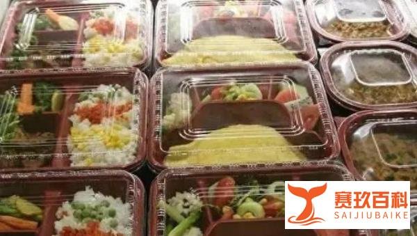 预制菜进校园了，家长非常忧虑辞职给娃送饭，表示“这种菜肯定会变质的”