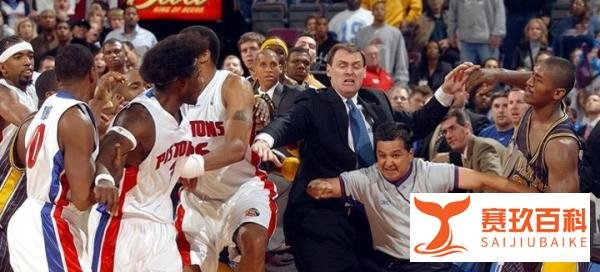 NBA最黑暗之夜！奥本山宫殿事件始末：一拳改变NBA历史走向