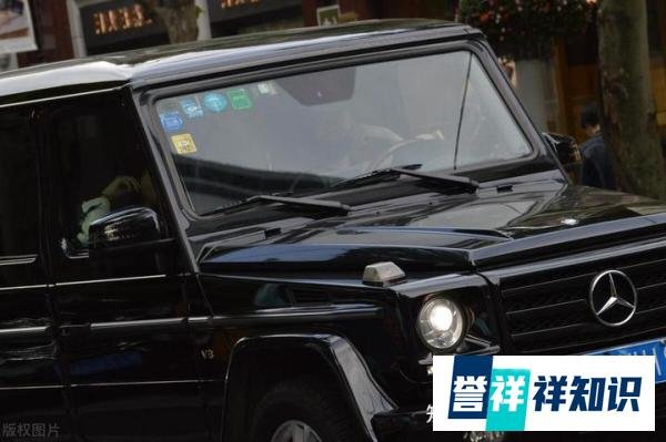 女子骑电动车连撞奔驰大G三次，这场“意外”背后藏着啥？