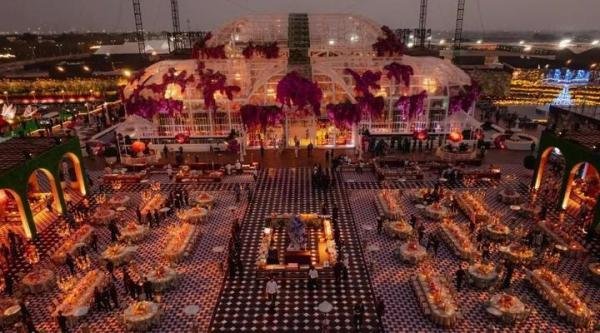 近2亿人极端贫困！首富之子婚礼却耗时7月狂烧47亿，连餐盘都镶钻