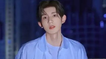 王源晒打雷闪电天气的视频，他还分享过哪些有趣的事？