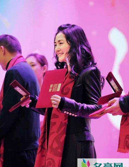湖南台年终总结 谢娜获十佳员工