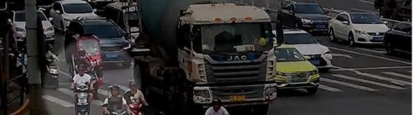 上海男子带100万骑车半路掉了50万（文末有广）