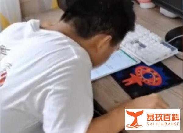 15岁脑瘫少年用嘴写2万字剧本，网友：这才是真正的榜样