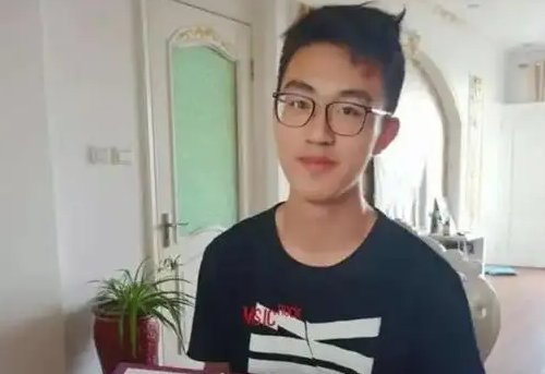 投异物男生系保送，曾代表新生发言，他的哪些丑陋过往被扒了出来？