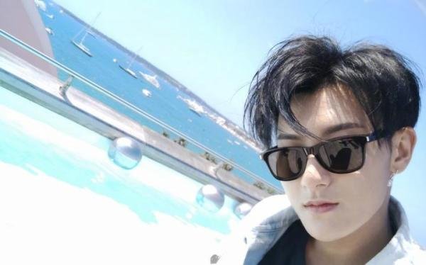 黄子韬宣布不再发博，疑向团队私自操作抗议，网络暴力太可怕？