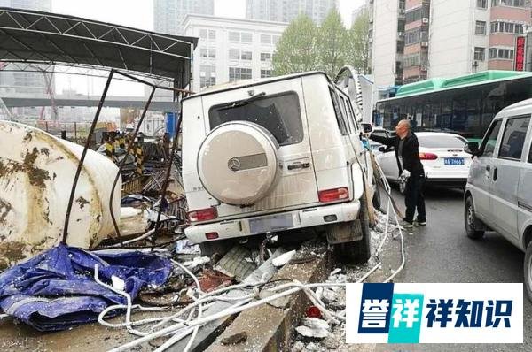 女子骑电动车连撞奔驰大G三次，这场“意外”背后藏着啥？