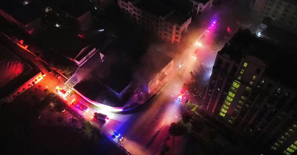 广西外国语学院食堂着火了，导致起火的原因是什么？
