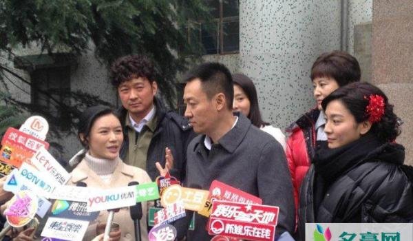 江祖平和洪小玲好像 对比照一览还真的是难以辨别