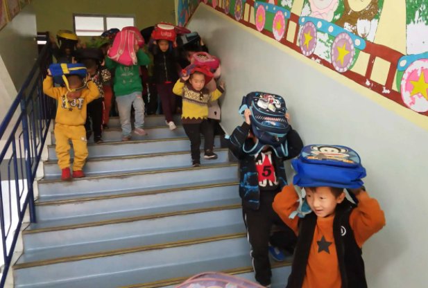 四川的业主辟谣网传地震时不准下楼！为何会有人传出这样的谣言？