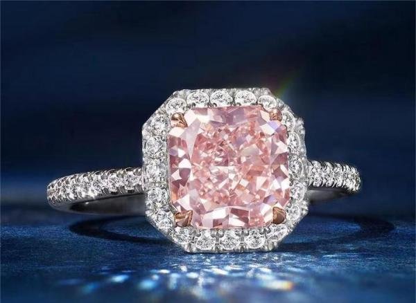 近2亿人极端贫困！首富之子婚礼却耗时7月狂烧47亿，连餐盘都镶钻