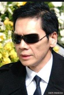 20多年前，向华强在北京夜总会被地头蛇怒扇耳光，那人后来怎样了？