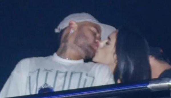 疯狂！3个孩子3个妈：二胎出生9个月后，32岁内马尔又喜迎三孩！