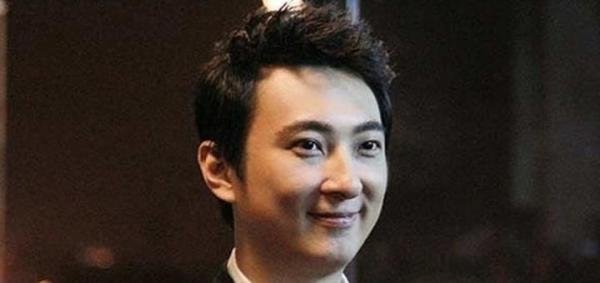 王思聪退出香蕉娱乐董事长职务，麻闻多接任