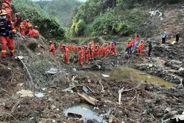 东航MU5735客机坠机地广西藤县下雨了，这会给搜救带来哪些困难？