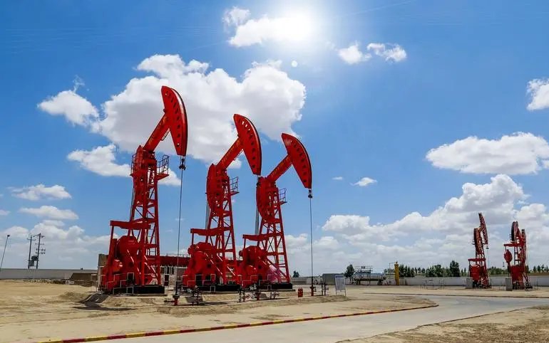 英镑贬值，李嘉诚身家蒸发近100亿，到底发生了什么？