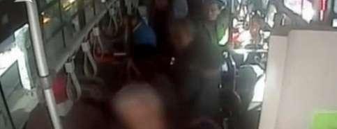 “老大爷骂哭公交司机”只因“坏人都老了”么？