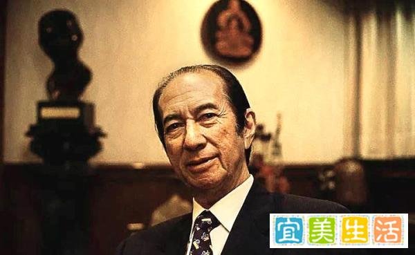 赌王何鸿燊过世一年多,如今正式下葬,棺木价值800万,8名仵工抬灵柩