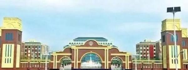 郑州一高校学生在校身亡校医21分钟未到场 学校：家属的质疑需待警方进一步调查