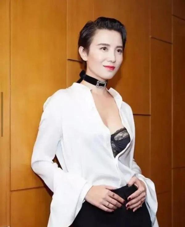 演员宋佳：为了上位有多疯狂，一脱成名为艺术献身，风韵犹存