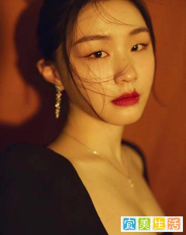 《向往的生活》张艺兴问出两大瓜，黄雅莉已婚，金靖恋爱