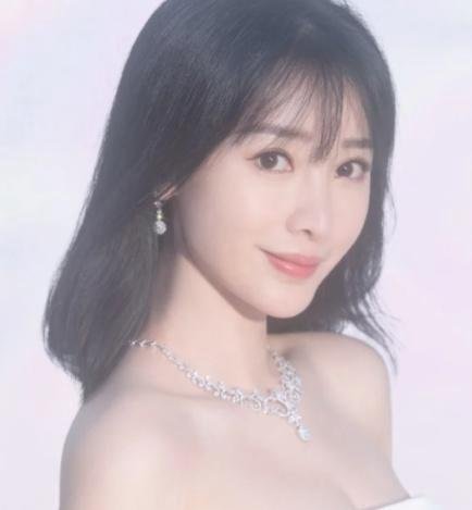 柳岩深夜发文谈婚姻焦虑,晚婚似乎已成为发展趋势,应该何去何从