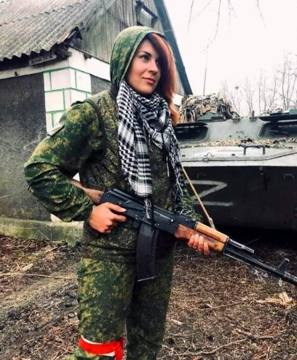 俄军首位阵亡女兵-把美丽永远带走