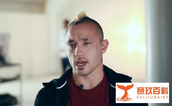 纳因格兰：德凯特莱尔必须跟更强的球员合作，米兰有这样的球员