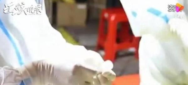 医生做核酸偶遇儿子:作业写完没 这是咋情况？