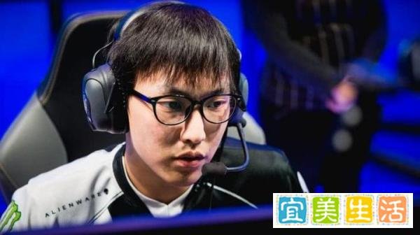 IG晋级八强,TheShy和Ning握手看哭粉丝