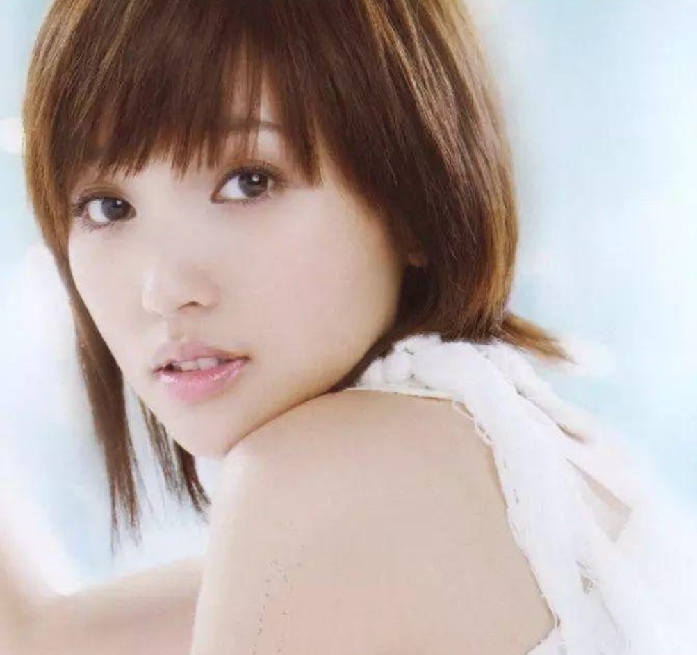 金莎冒充追求者给孟佳送玫瑰花娃娃，她为什么要这么做？