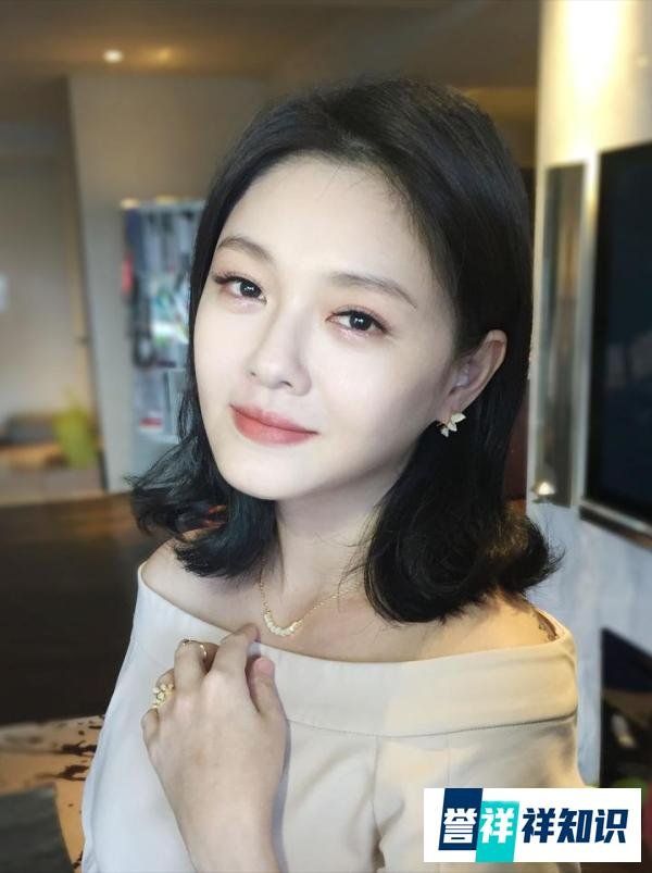 看了48岁大S 的头顶，我才明白出现在灵堂的大S 为何要头上裹着头巾