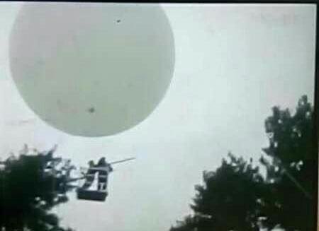 震惊！农民坐气球被大风吹走了！