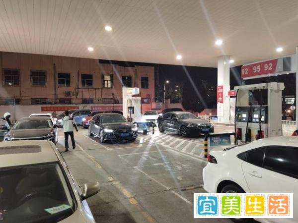 油价“破9”前夜:“加满”声不断 这是咋情况?