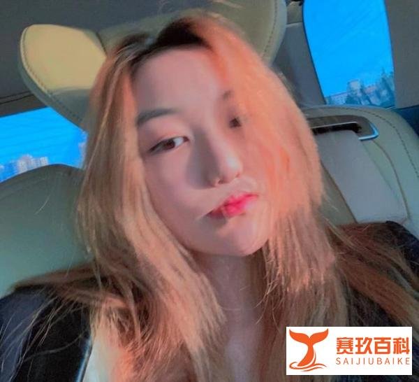 李嫣拒绝和父亲吃火锅!还在朋友圈吐槽,被猜有男友遭李亚鹏怒怼