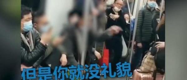 男子因工作太累未让座被大爷怒骂 到底什么情况？