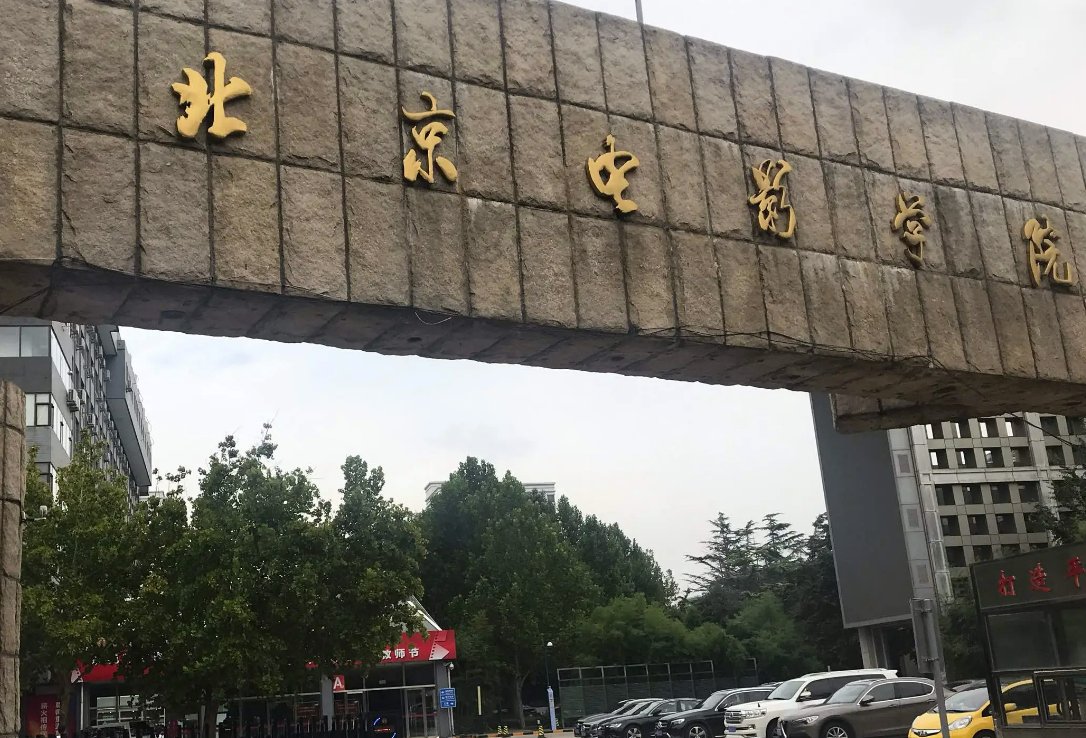 人民网评“北电赵某某被拘”：清除害群之马，此事给娱乐圈带来了哪些警示？