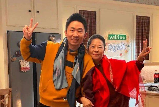 喻言妈妈宣布代管后援会，妈妈是“粉头”，你怎么看？