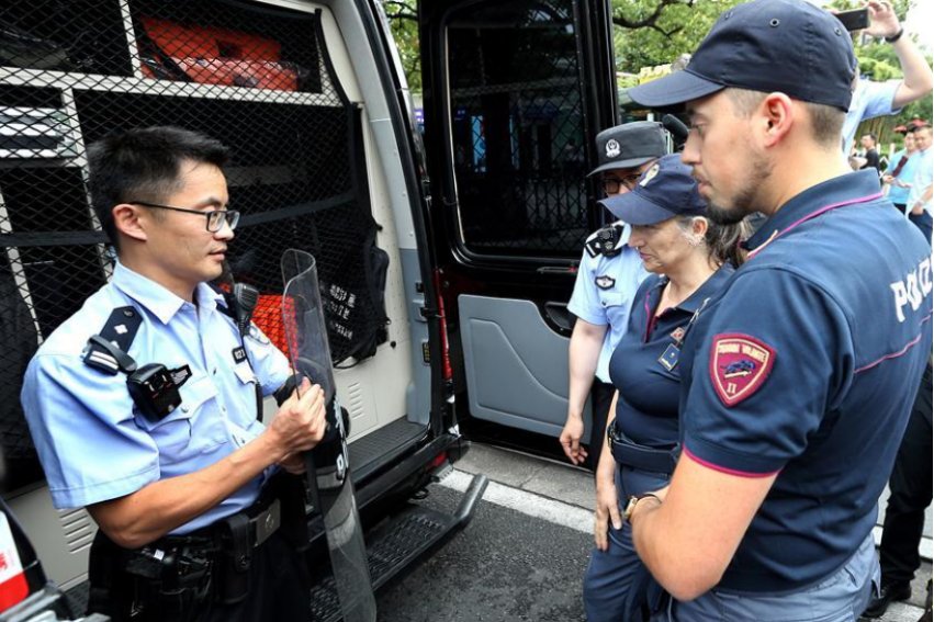 police复数加s吗