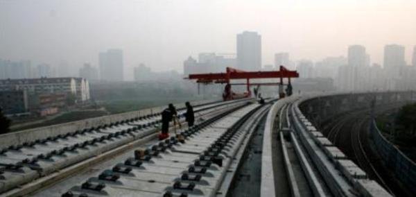 12个债务省份暂停基建：叫停背后的发展反思