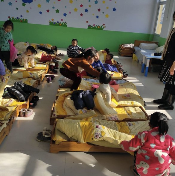 中班幼儿评语简短40条上学期